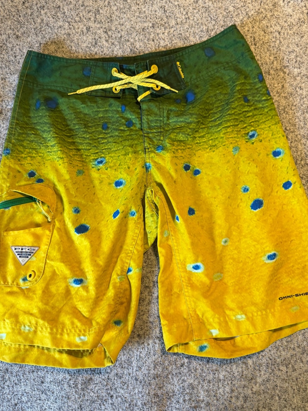 Men’s Vintage Columbia PFG All Over Print Fish Cargo Boat Shorts 32‎